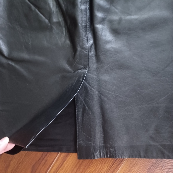 Danier Genuine Leather Skirt - Picture 4 of 8